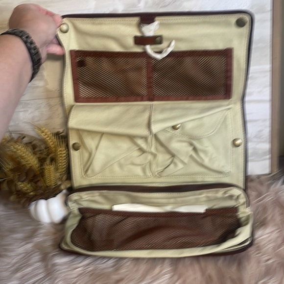 Red Envelope Leather Excursion Roll Case for Toiletries. NWOT - Picture 5 of 6